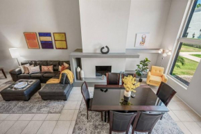 Casa Camelback Only 10Min Walk to OldTown w pool, patio, smoker, ping pong table